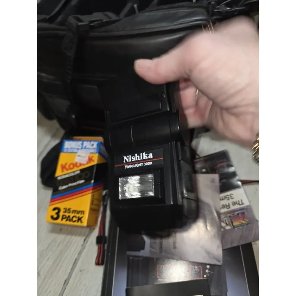 Nishika N8000 Camera 35mm Quadrascopic 3D Lenticular Flash Case Manual Kit